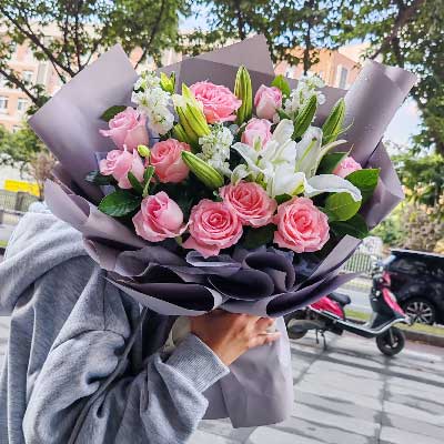 鄂州11朵戴安娜粉玫瑰百合,与你一起追逐梦想
