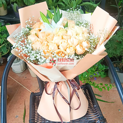 鄂州33朵香槟玫瑰百合，心里永远是你